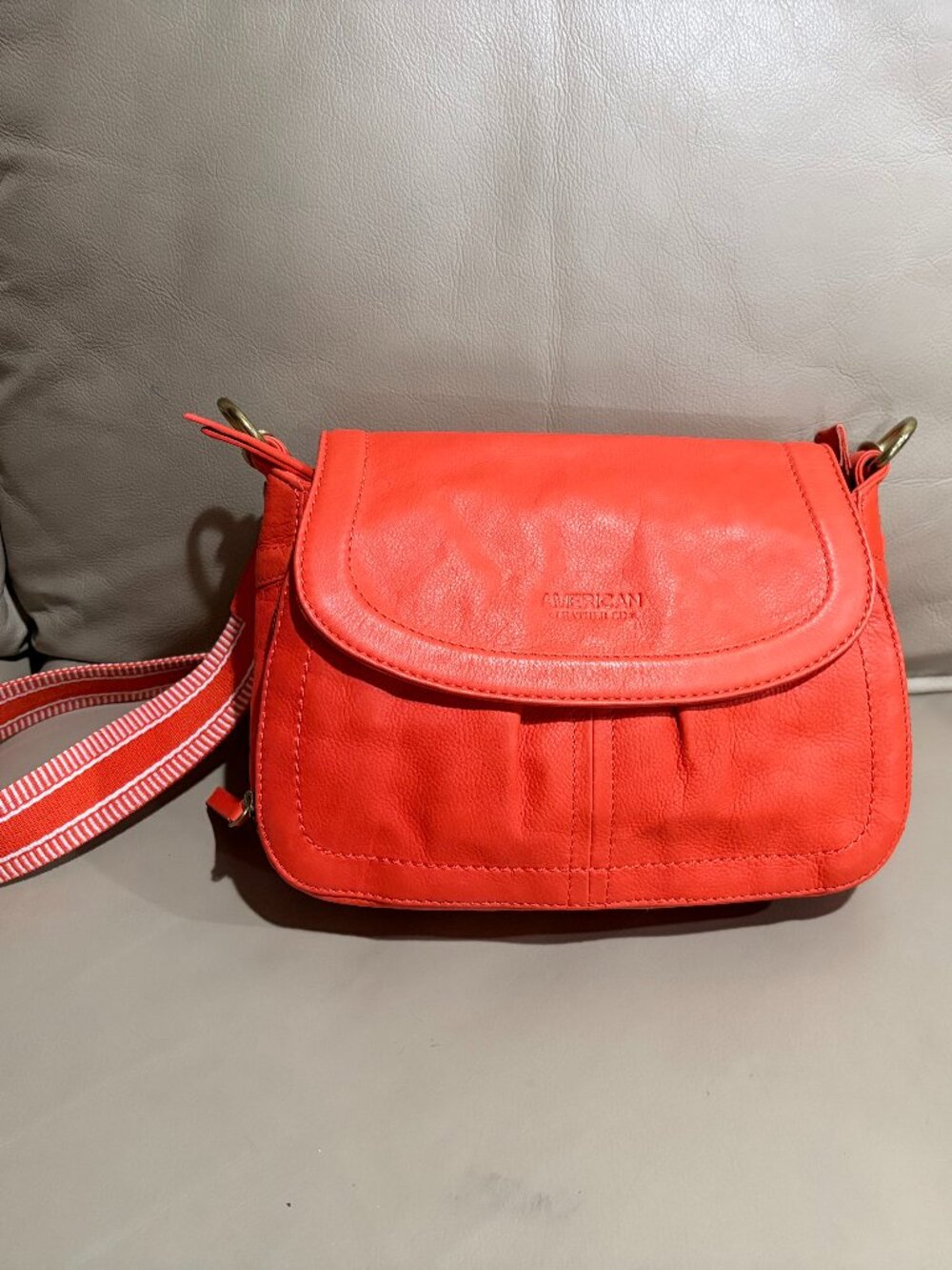 "American Leather Co." Shoulder Bag (Preowned)